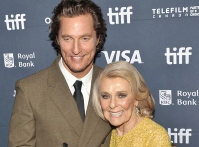 matthew mcconaughey reveals his 94 year old mom was kicked out of bars with woody harrelson