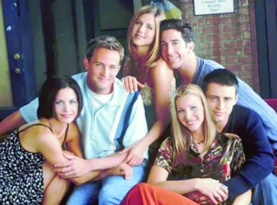 friends cast reunites to honour matthew perry in charity tribute friends cast reunites to honour matthew perry in charity tribute