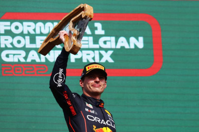 verstappen cruises in belgium to tighten grip on title