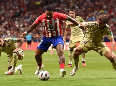 depay helps atletico beat granada depay helps atletico beat granada