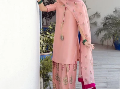 pakistani actresses set the trend with farshi shalwar pakistani actresses set the trend with farshi shalwar