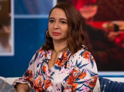 comedian maya rudolph claims having famous parents didn t help her succeed comedian maya rudolph claims having famous parents didn t help her succeed