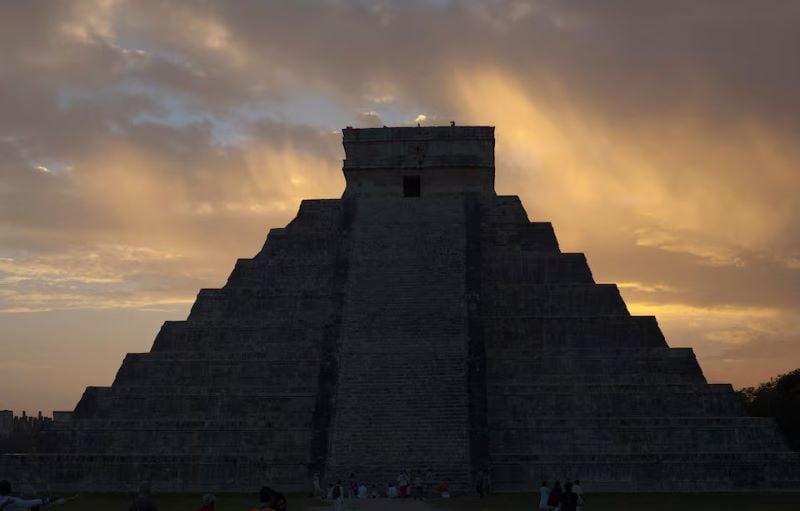 the pyramid of kukulcan is seen during sunrise at the archaeological zone of chichen itza in yucatan state december 21 2012 photo reuters