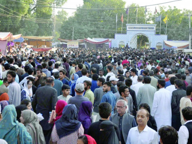 students and parents gather outside the hyderabad public school for the reconduct of the mdcat 2024 photo ppi students and parents gather outside the hyderabad public school for the reconduct of the mdcat 2024 photo ppi