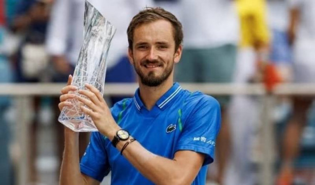 medvedev seals miami open triumph over sinner medvedev seals miami open triumph over sinner