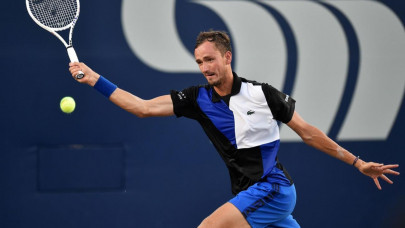 medvedev races into los cabos semi finals medvedev races into los cabos semi finals