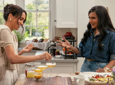 mindy kaling defends meghan markle amid netflix show criticism mindy kaling defends meghan markle amid netflix show criticism