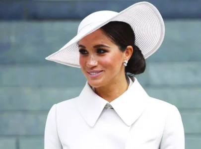 meghan markle s holiday post triggers online debate meghan markle s holiday post triggers online debate