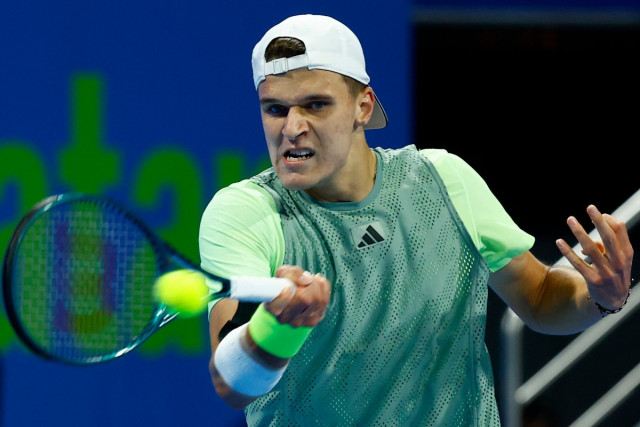 czech teenager mensik stuns rublev at qatar open czech teenager mensik stuns rublev at qatar open