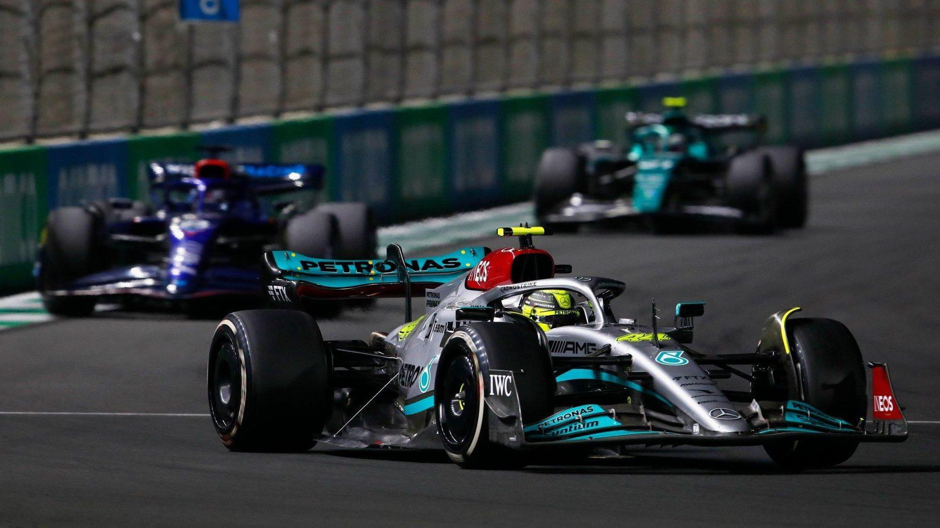 Photo of Wolff downbeat over outclassed Mercedes