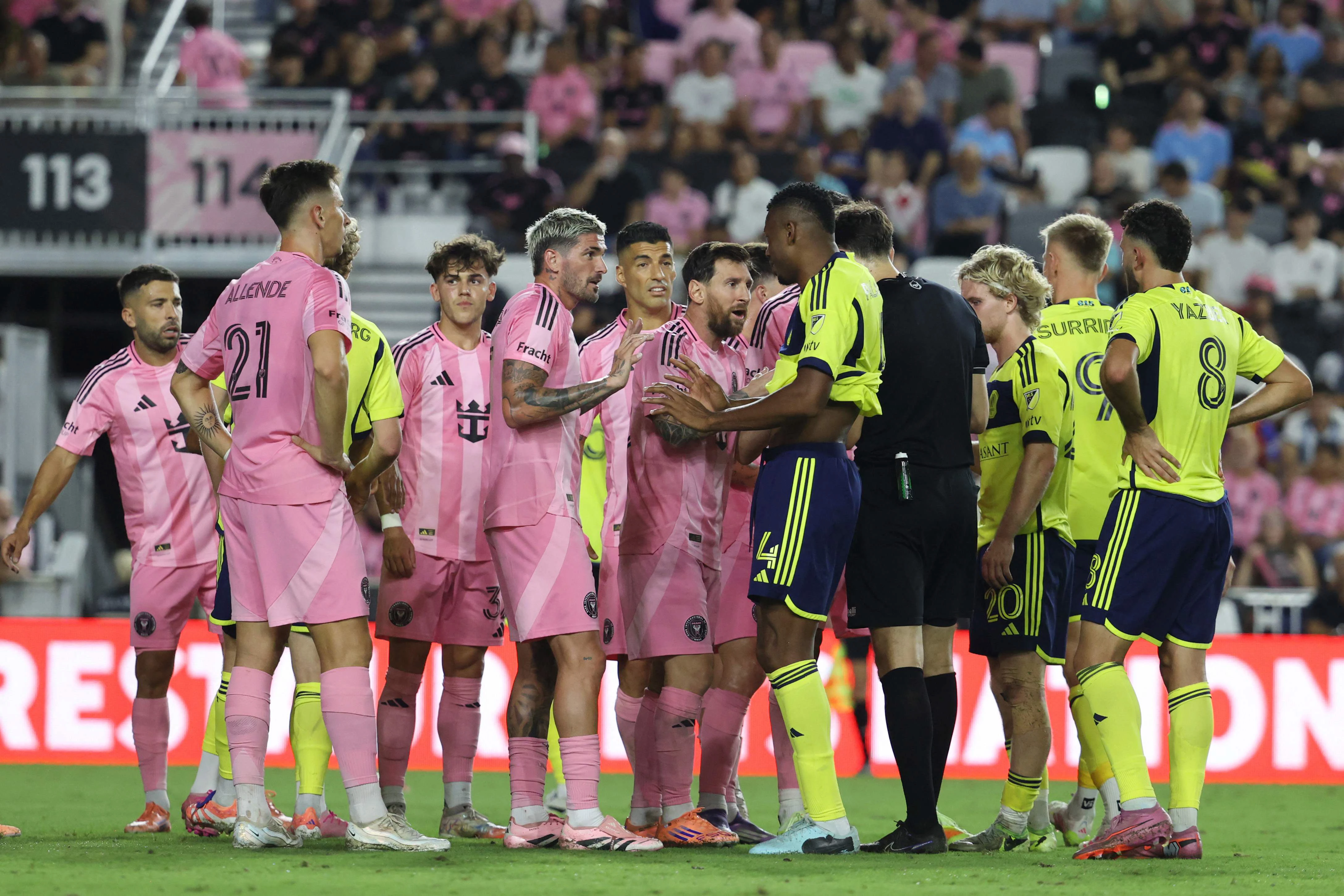 inter miami cf lionel messi argues with referee filip dujic during the 2025 mls cup playoff match between inter miami cf and nashville sc at chase stadium on october 24 2025 in fort lauderdale florida photo afp