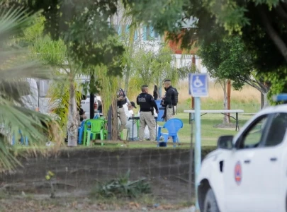 gunmen storm mexican resort kill seven people including child