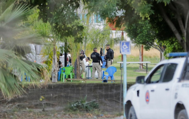 authorities work at a crime scene where gunmen killed several people including a minor after storming a water park in cortazar guanajuato state mexico april 15 2023 reuters sergio maldonado authorities work at a crime scene where gunmen killed several people including a minor after storming a water park in cortazar guanajuato state mexico april 15 2023 reuters sergio maldonado