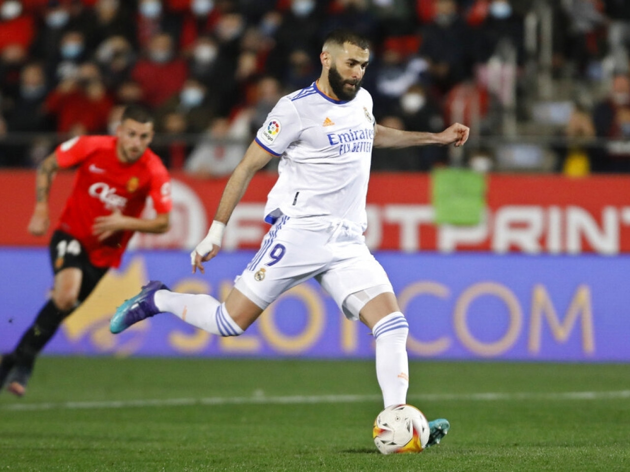 Photo of Benzema breaks French record but limps off