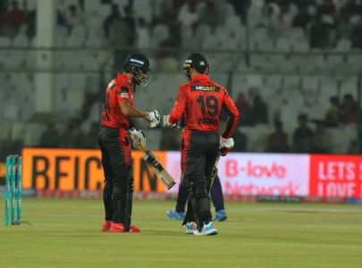 psl 8 shaheen raza star as qalandars decimate gladiators by 63 runs