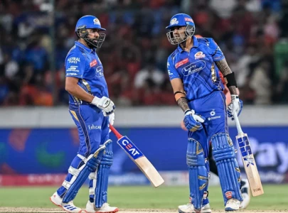 ipl 2025 rohit suryakumar lead mumbai indians to 7 wicket win over sunrisers hyderabad