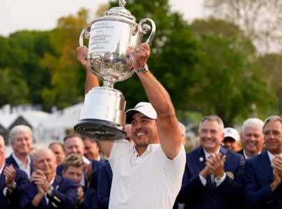 mickelson bets topped 1b