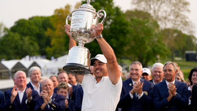 mickelson bets topped 1b mickelson bets topped 1b