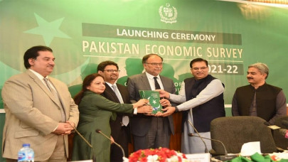 finance minister miftah ismail unveils pakistan economic survey