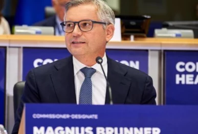 migration to eu pm seeks legal pathways