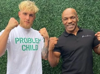 jake paul lifts mike tyson on his shoulders at donald trump s second inauguration