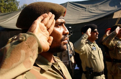 why democracy fails in pakistan