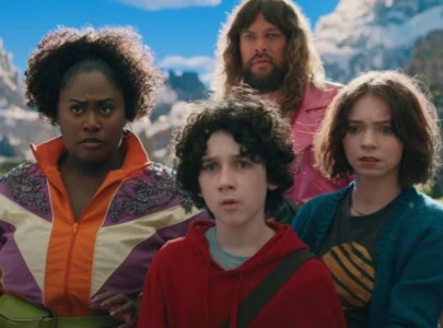 a minecraft movie trailer debuts featuring jack black and jason momoa in a blocky universe