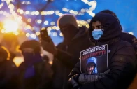 people mourn at a makeshift memorial in the area where 37 year old alex pretti was shot dead by federal immigration agents earlier in the day in minneapolis minnesota on january 24 2026 photo afp