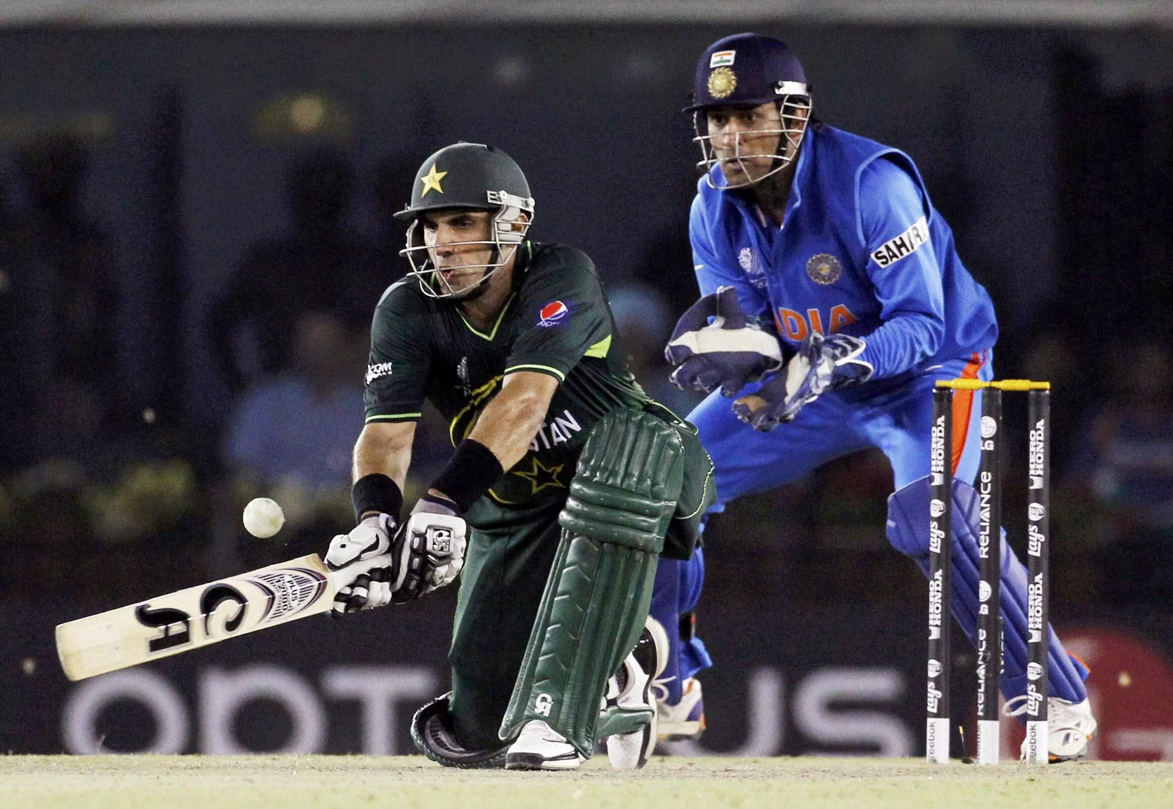 deflated pakistan fans blame misbah for india loss deflated pakistan fans blame misbah for india loss