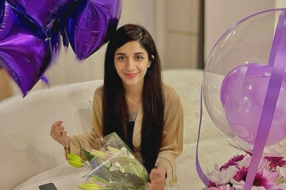 mawra hocane marks 29th birthday with intimate midnight celebration mawra hocane marks 29th birthday with intimate midnight celebration