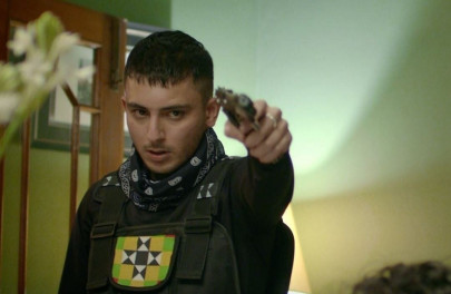 hasan raheem plays gun wielding robber in latest music video hasan raheem plays gun wielding robber in latest music video