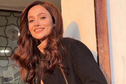 zarnish khan pokes fun at faryal mehmood s dance skills deems alizeh shah disrespectful zarnish khan pokes fun at faryal mehmood s dance skills deems alizeh shah disrespectful
