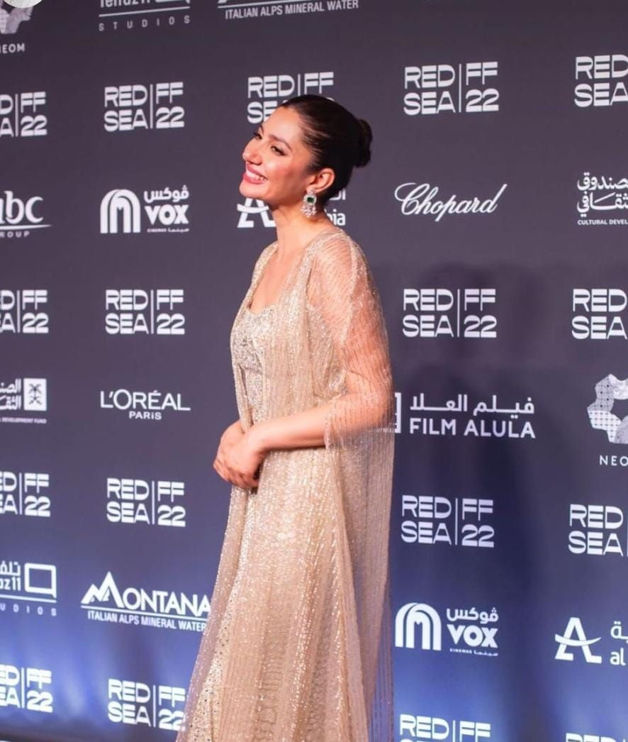 Mahira Khan stuns at Saudi Arabia film fest