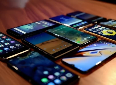 govt eyes 2 5b in mobile exports