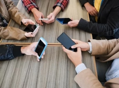 what your phone grip says about your personality