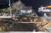 sinkhole swallows motorcyclist in seoul