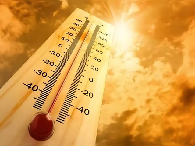 PMD issues heatwave alert for April 26–30 across parts of country | The Express Tribune