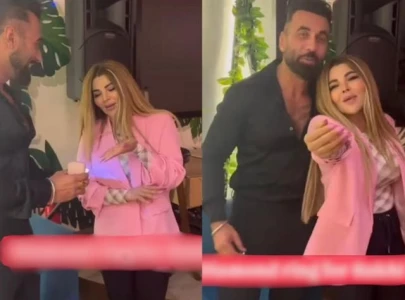 watch dodhi khan presents ring to rakhi sawant