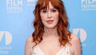 molly ringwald reveals why secret life of the american teenager was her toughest set experience