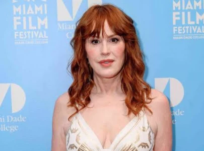 molly ringwald reveals why secret life of the american teenager was her toughest set experience