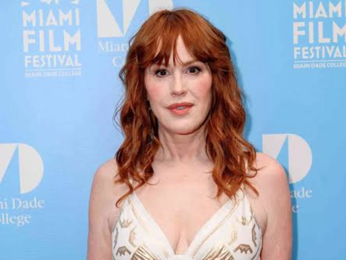 molly ringwald reveals why secret life of the american teenager was her toughest set experience