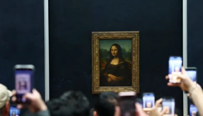 visitors take pictures of the painting mona lisa la joconde by leonardo da vinci at the louvre museum on the day it reopened to the public for the first time since last sunday s heist while the galerie d apollon where eight pieces of napoleon and the empress s jewelry collection displayed in the gallery were stolen by thieves remains closed in paris france october 22 2025 photo reuters