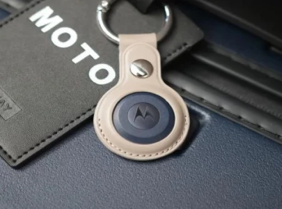 motorola unveils moto tag to rival apple s airtags