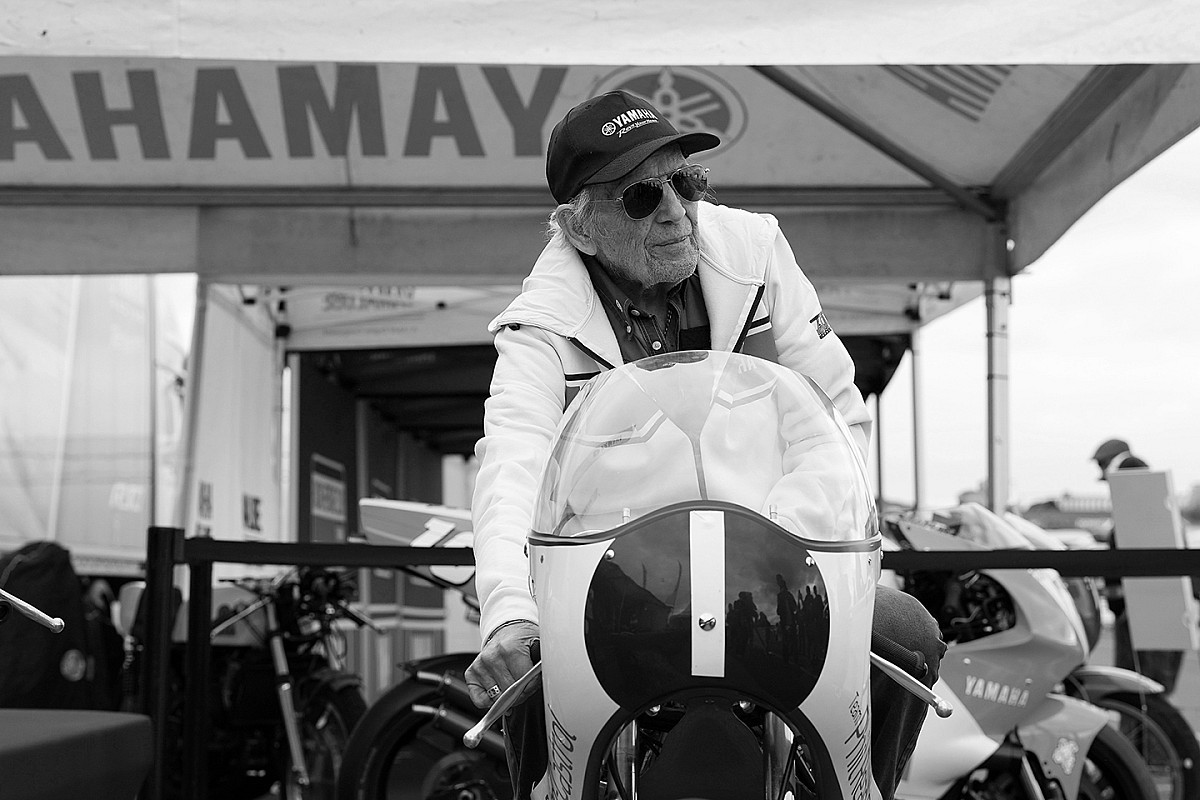 Photo of Motorcycling's 'Prince of Speed' Phil Read dies