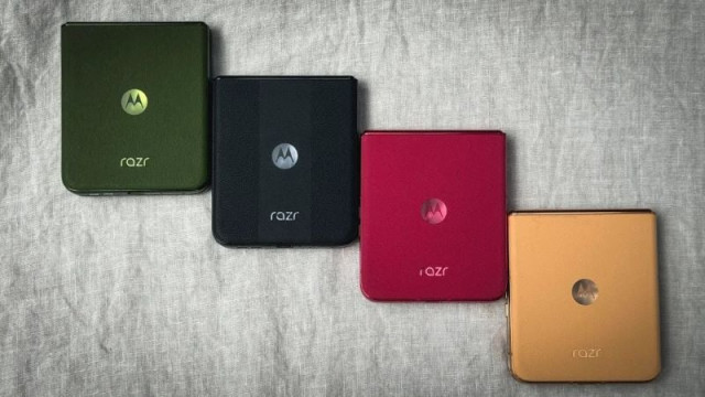 four different colors of the motorola razr plus left to right spring green midnight blue hot pink and peach fuzz photo cnet four different colors of the motorola razr plus left to right spring green midnight blue hot pink and peach fuzz photo cnet