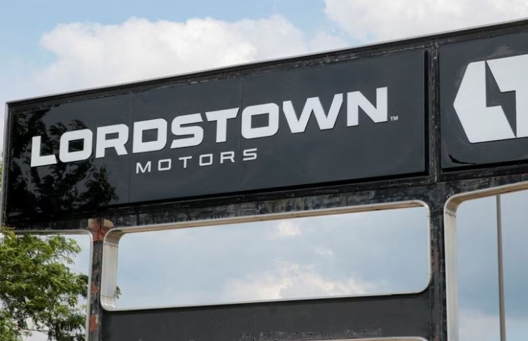 a lordstown motors sign is seen outside the lordstown assembly plant in lordstown ohio u s june 21 2021 reuters rebecca cook file photo