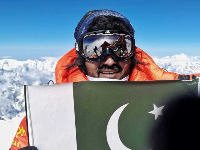 Pakistani climber Asad Memon scales Everest