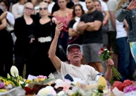 people embrace as they visit a makeshift memorial following the attack on a jewish holiday celebration at sydney s bondi beach in sydney australia december 15 2025 photo reuters