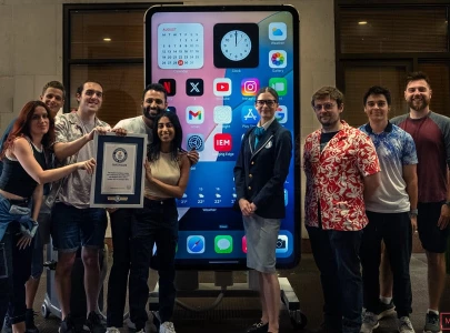 tech youtuber mrwhosetheboss unveils the world s largest iphone to set a new record