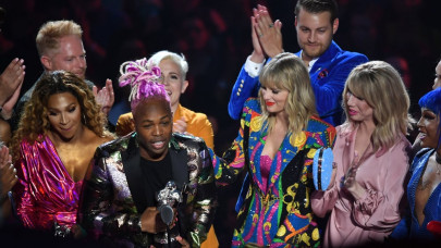 mtv drops plans to hold vmas indoors